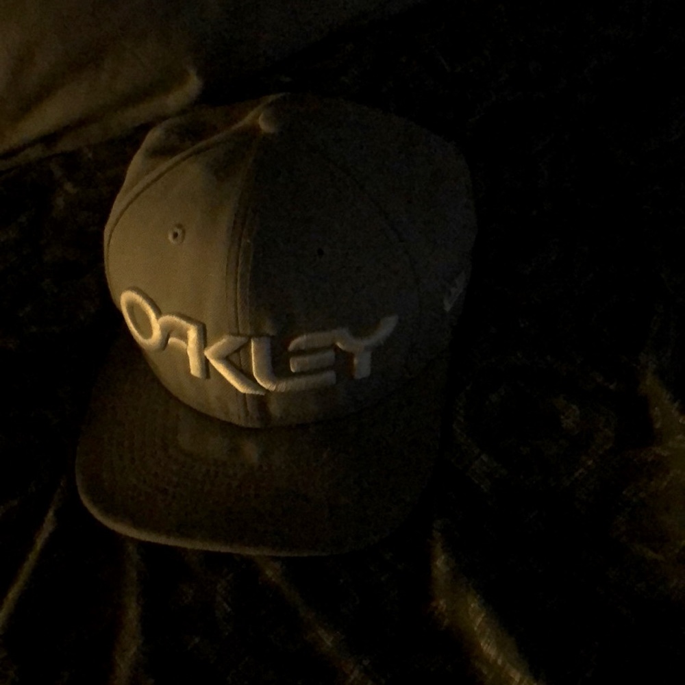 Famous OAKLEY hat!🤘🏽😝